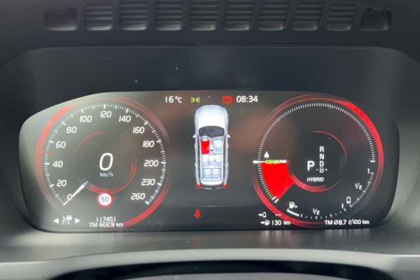Esittelykuva VOLVO XC90 lataushybridiautosta.