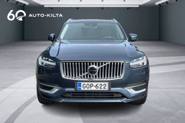 Esittelykuva VOLVO XC90 lataushybridiautosta.