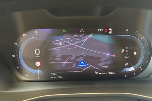 Esittelykuva VOLVO XC40 kevythybridiautosta.