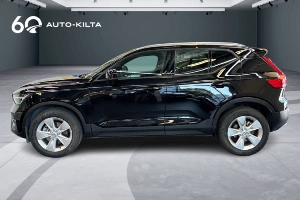 Esittelykuva VOLVO XC40 kevythybridiautosta.