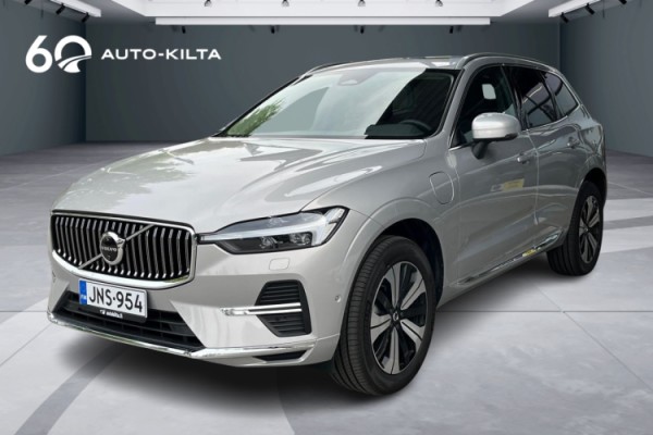 Esittelykuva Volvo XC60 lataushybridiautosta.