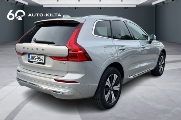 Esittelykuva Volvo XC60 lataushybridiautosta.