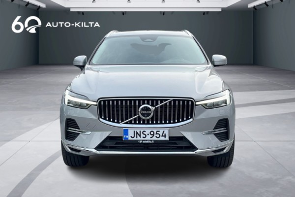 Esittelykuva Volvo XC60 lataushybridiautosta.