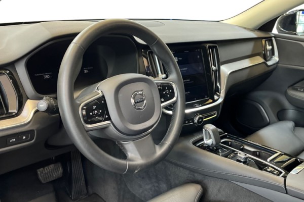 Esittelykuva VOLVO V60 lataushybridiautosta.
