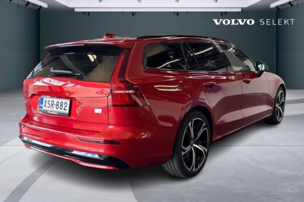 Esittelykuva Volvo V60 lataushybridiautosta.