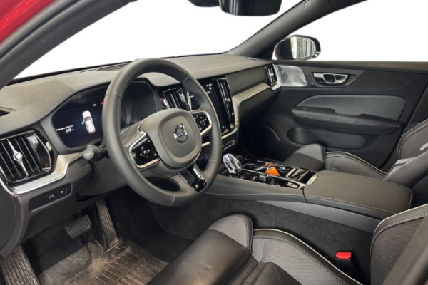 Esittelykuva Volvo V60 lataushybridiautosta.