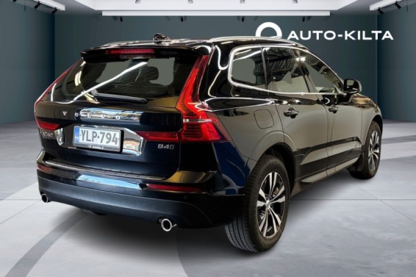 Esittelykuva Volvo XC60 kevythybridiautosta.