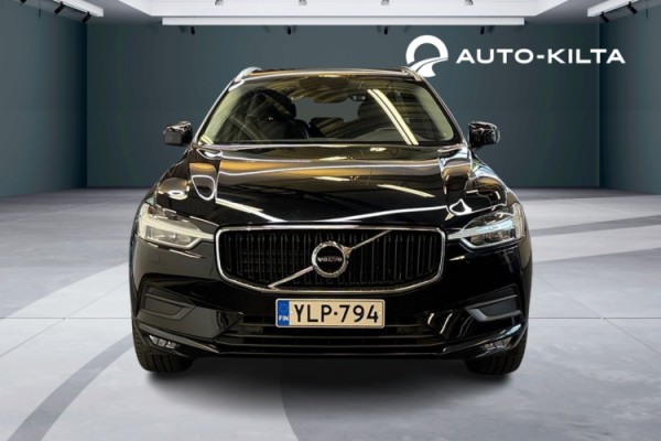 Esittelykuva Volvo XC60 kevythybridiautosta.