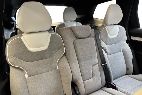 Esittelykuva Volvo EX90 täyssähköautosta.