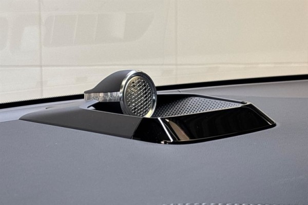 Esittelykuva Volvo EX90 täyssähköautosta.
