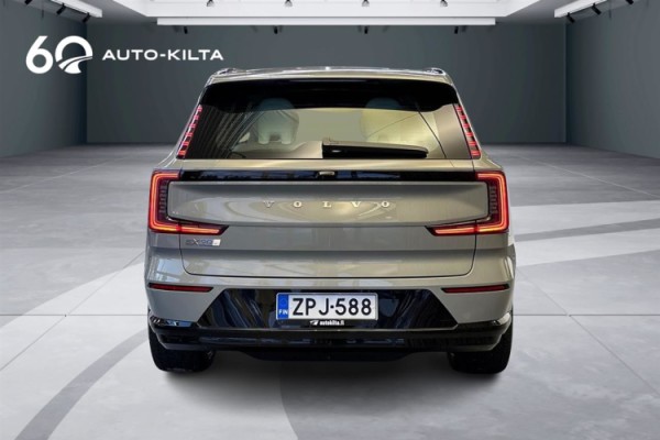 Esittelykuva Volvo EX90 täyssähköautosta.