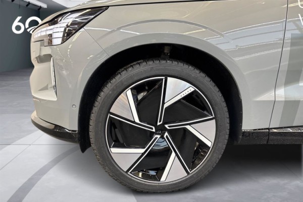 Esittelykuva Volvo EX90 täyssähköautosta.