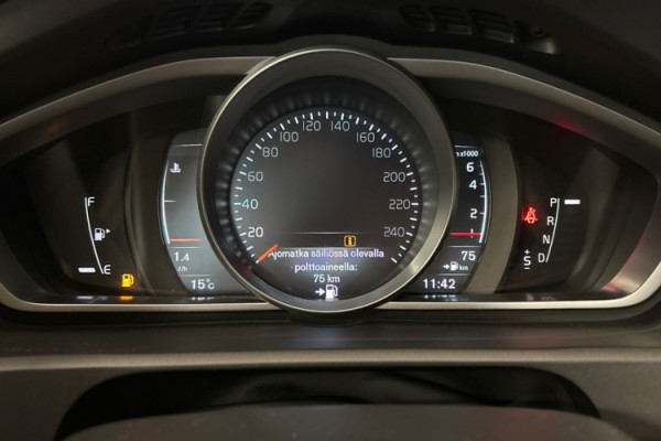 Esittelykuva Volvo V40 bensiiniautosta.