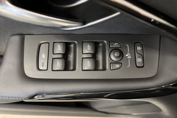 Esittelykuva Volvo V40 bensiiniautosta.