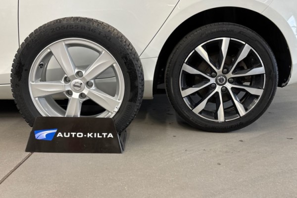 Esittelykuva Volvo V40 bensiiniautosta.