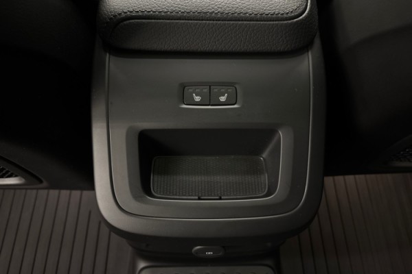 Esittelykuva Volvo XC60 lataushybridiautosta.