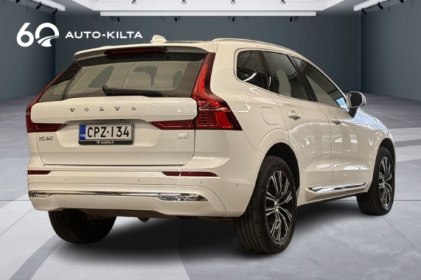 Esittelykuva Volvo XC60 lataushybridiautosta.