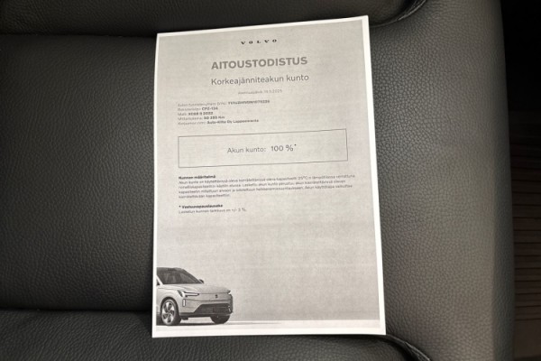 Esittelykuva Volvo XC60 lataushybridiautosta.