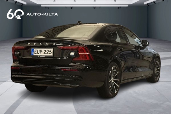 Esittelykuva Volvo S60 lataushybridiautosta.