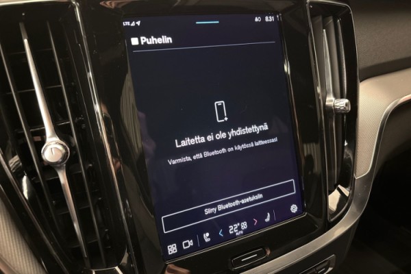 Esittelykuva Volvo S60 lataushybridiautosta.