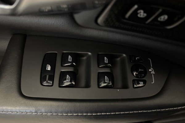 Esittelykuva Volvo S90 lataushybridiautosta.