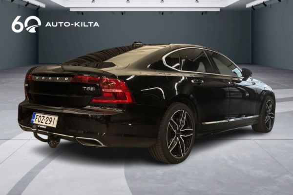 Esittelykuva Volvo S90 lataushybridiautosta.