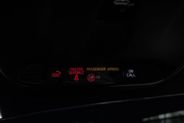 Esittelykuva Volvo S90 lataushybridiautosta.