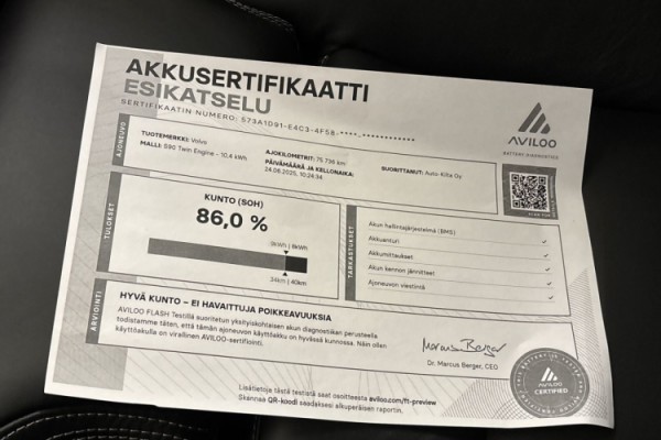 Esittelykuva Volvo S90 lataushybridiautosta.