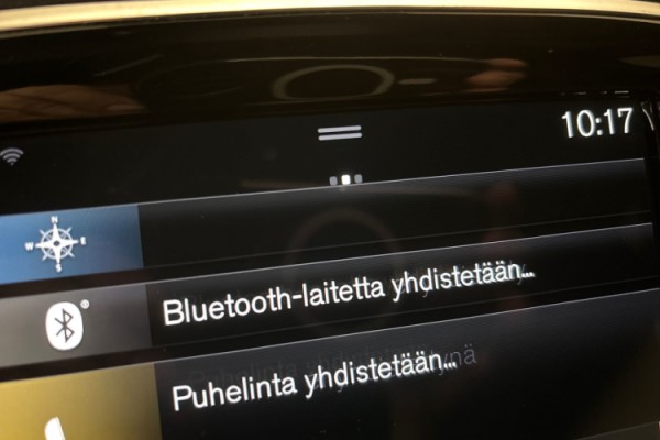 Esittelykuva Volvo XC90 lataushybridiautosta.