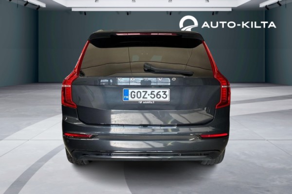 Esittelykuva Volvo XC90 lataushybridiautosta.