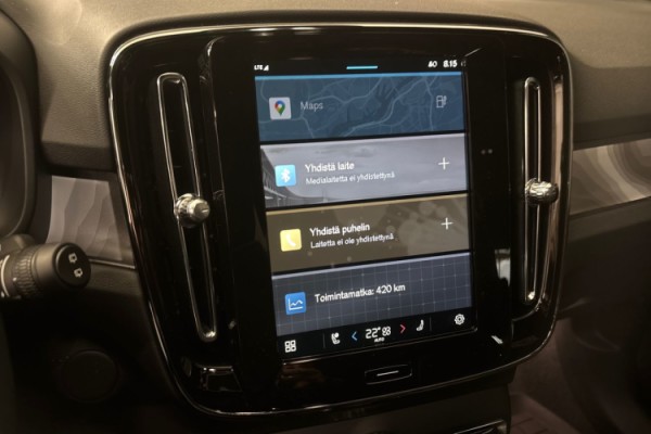 Esittelykuva Volvo EX40 täyssähköautosta.