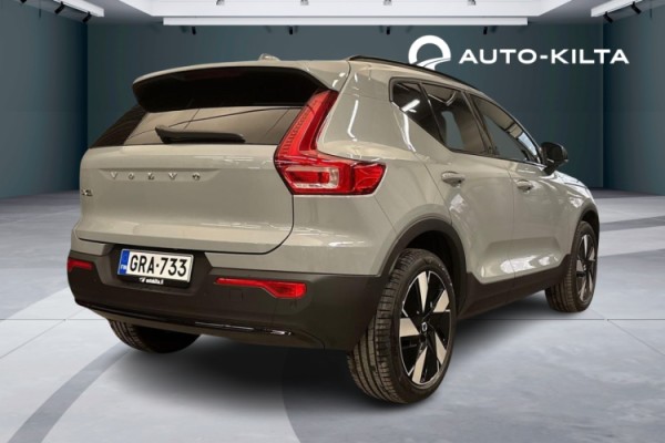Esittelykuva Volvo EX40 täyssähköautosta.