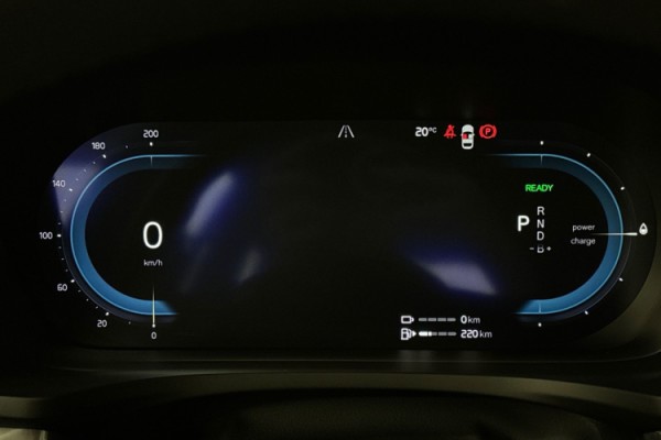Esittelykuva VOLVO V60 lataushybridiautosta.