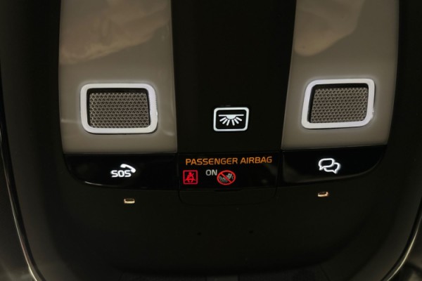 Esittelykuva VOLVO V60 lataushybridiautosta.