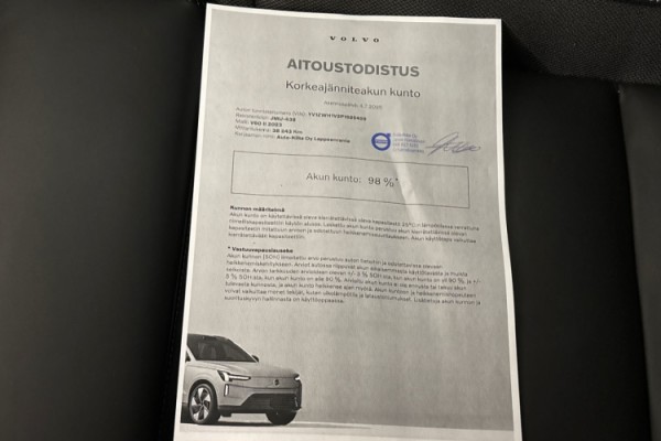 Esittelykuva VOLVO V60 lataushybridiautosta.