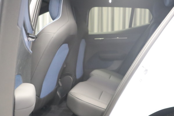 Esittelykuva Volvo EX30 täyssähköautosta.