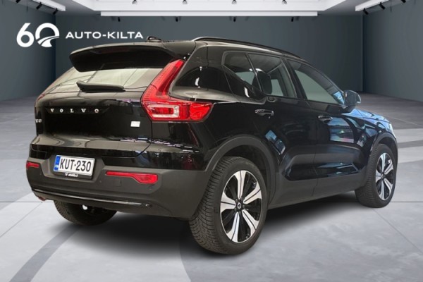 Esittelykuva Volvo XC40 täyssähköautosta.
