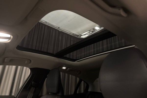 Esittelykuva Volvo S60 lataushybridiautosta.