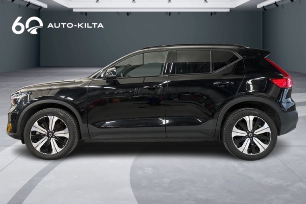 Esittelykuva Volvo XC40 täyssähköautosta.