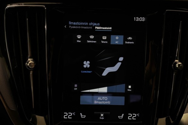 Esittelykuva Volvo V60 lataushybridiautosta.