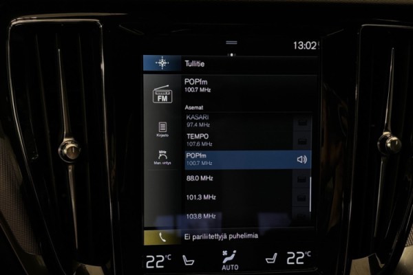 Esittelykuva Volvo V60 lataushybridiautosta.