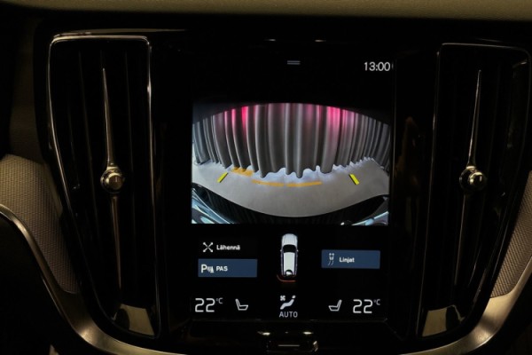 Esittelykuva Volvo V60 lataushybridiautosta.