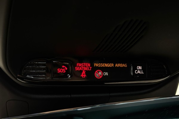 Esittelykuva Volvo V60 lataushybridiautosta.