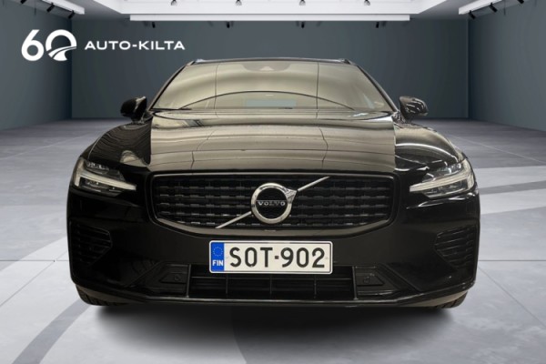 Esittelykuva Volvo V60 lataushybridiautosta.