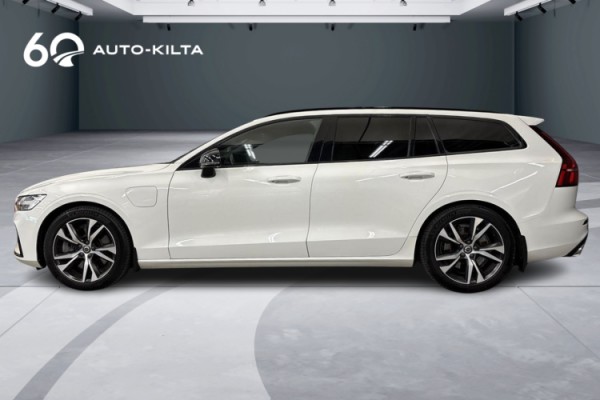 Esittelykuva Volvo V60 lataushybridiautosta.