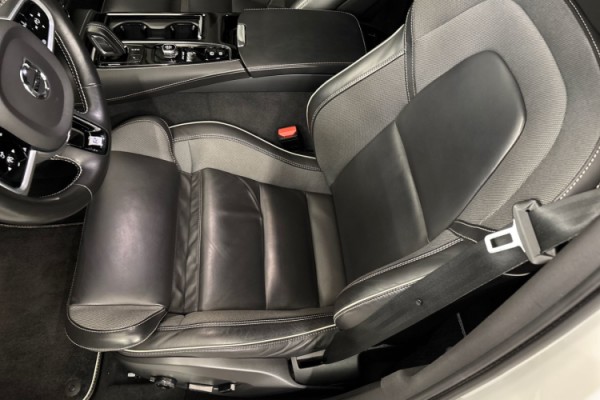 Esittelykuva Volvo V60 lataushybridiautosta.