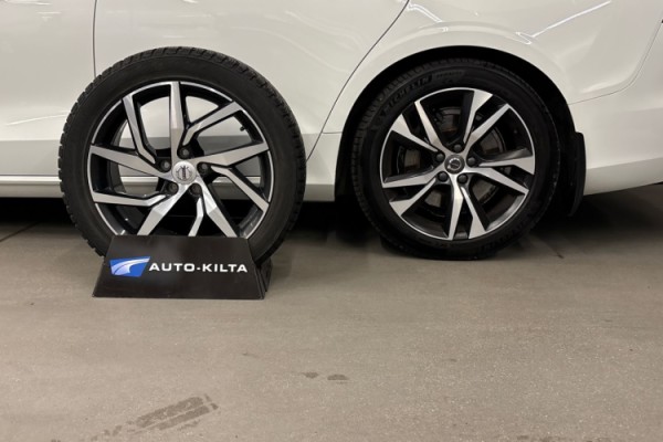 Esittelykuva Volvo V60 lataushybridiautosta.