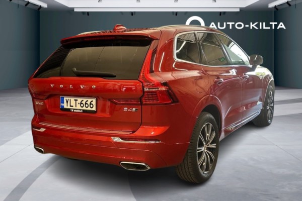 Esittelykuva Volvo XC60 kevythybridiautosta.