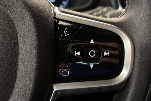 Esittelykuva Volvo V60 lataushybridiautosta.