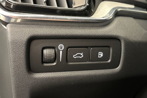 Esittelykuva Volvo V60 lataushybridiautosta.